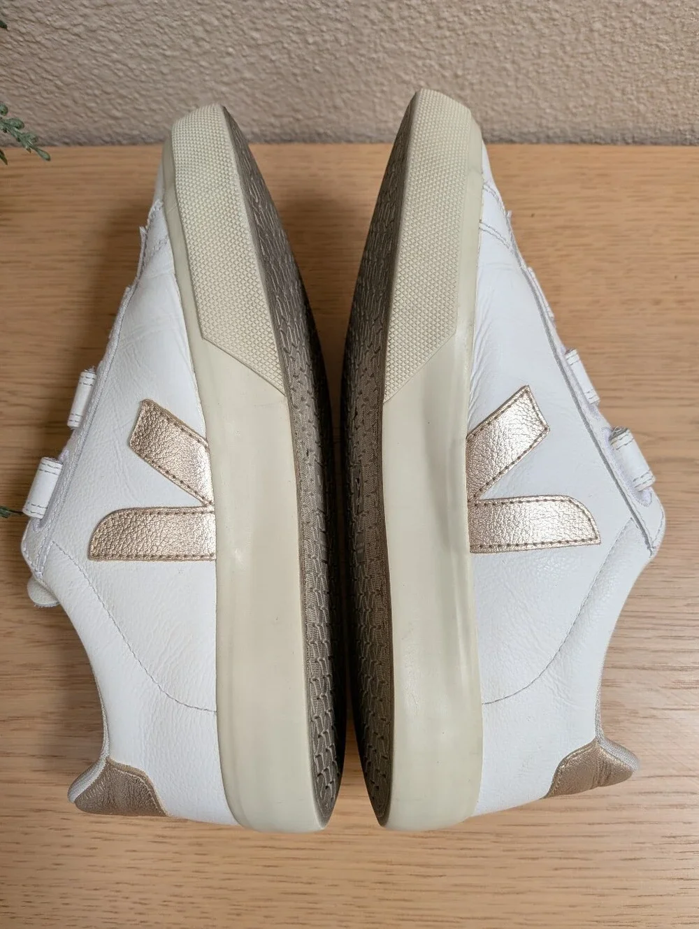 VEJA Extra White Platine Recife Logo Leather Rose Gold Sneakers Size 7